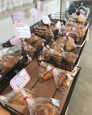 土曜日（6/4）は焼き立てパンと作りた笹団子の日です。どちらも出来立てホカホカ 美味しいですよー ♪【みのりっち北竜】