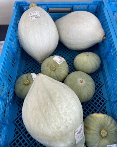 白栗と、白い坊ちゃん南瓜 栗大将の大きな南瓜 があります。大きなパン 🍞🥐🥖🥪 も色々揃いました【みのりっち北竜】