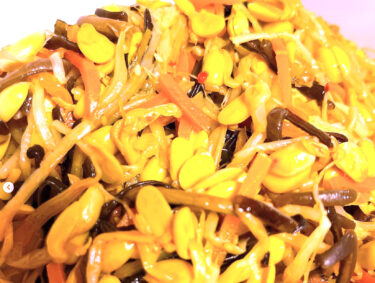 🌻 12 oktyabr (çərşənbə) Bugünkü nahar: Bibimbap düyü qabı ♪ Yabanı tərəvəz və donuz ətini birləşdirdik! Ədviyyat düyü ilə yaxşı gedir 😊 [Himawari Restoranı]