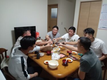 ベトナム人実習生のビン君が会社に到着しました。コン君も含めこれからも６人が仲良く、助け合い頑張って下さい【北興建設】