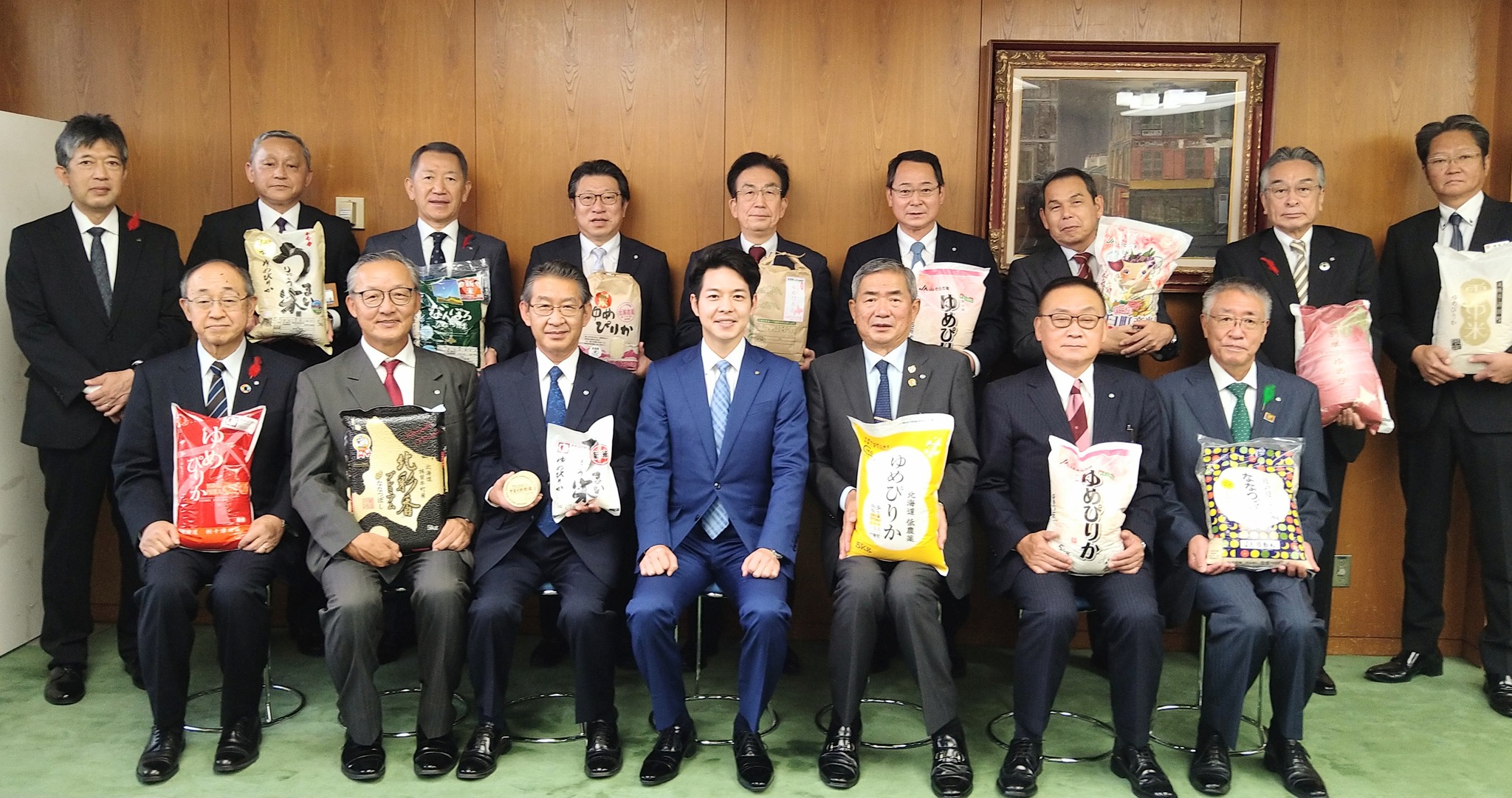【空知産新米の贈呈】本日（10/26）空知町村会の皆様から、各町自慢の新米「ゆめぴりか」や「ななつぼし」をいただきました【北海道知事 鈴木直道】