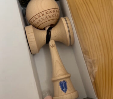 ついに到着した一目惚れけん玉 @newlacedkendama デザインが良き。この色味最高ですね【北竜けん玉クラブ】