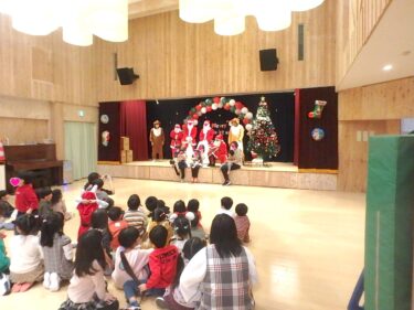 Năm nay cũng vậy, tôi đã tham dự bữa tiệc Giáng sinh ở một trường mẫu giáo Nhật Bản. Năm nay sẽ là lần tham gia thứ 14 của chúng tôi. Chúng tôi đã có khoảng thời gian tuyệt vời với tổng cộng 60 người [Hokuko Construction]