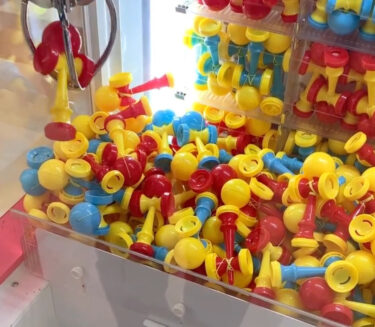 100円でできるUFOキャッチャーでけん玉を取れた時の動画です。けんが短くて、刺す系がむずかしいです【北竜けん玉クラブ】