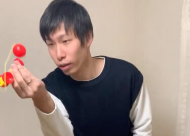 これはこの前UFOキャッチャーで取ったけん玉で世界一周を一発メイクできるかの挑戦動画です。無理でした。笑【北竜けん玉クラブ】