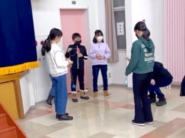 先週の活動の様子 ✨ トリックが書いたカードバトルや、代表がUFOキャッチャーで取ってきたけん玉で遊んだり ✨【北竜けん玉クラブ】