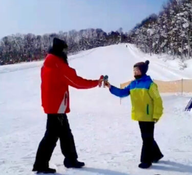 北竜のスキー場にて、世界一周シンクロ。 やっぱ外でけん玉は良いですね【北竜けん玉クラブ】