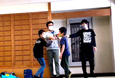 Ini adalah video sinkronisasi dari sesi latihan sebelumnya! Disinkronkan di seluruh dunia ✨ Dibuat oleh 4 orang 👌 [Klub Hokuryu Kendama]