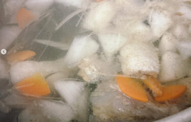 🌻 3月21日（火）春分の日・本日の日替わりランチ：鮭のあら汁 ＆ 豚つくね丼 ♪ でした 😊【お食事処向日葵】