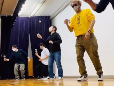 ผู้ใหญ่อยากจะแสดงให้เด็กๆ ดู แต่สิ่งที่ดีเกี่ยวกับเคนดามะก็คือถึงแม้จะล้มเหลว มันก็ยังคงสนุกอยู่ [โฮคุริว เคนดามะ คลับ]