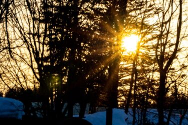 神々しい新月の光