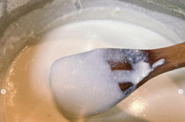 🌻 4月6日（木）本日の日替わりランチ：腐で作ったホワイトソースをかけたパスタ🍝 ♪ でした。オーブンで焼いてグラタン風にしました 😊【お食事処向日葵】