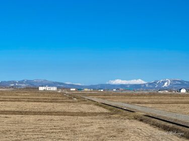 白銀に浮かび上がる大雪山連峰・旭岳