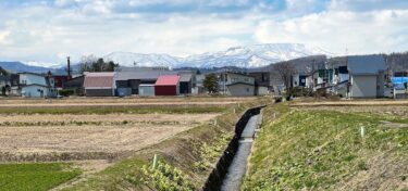 田畑を潤す山々の雪解け水