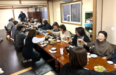 4.23 & 5.28 ▶▶ Pesta manfaat menabur padi & menanam padi!! ︎ Mari kita bersulang setelah bekerja keras 🍻 Kulit semua orang semakin kecokelatan 😁 [Perusahaan Koperasi Pertanian Honoka]