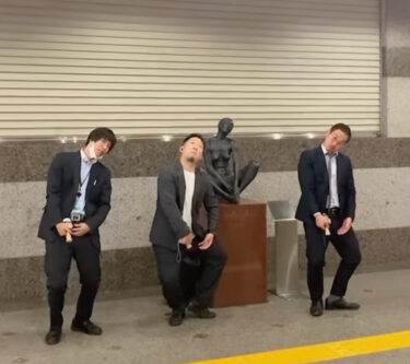 Böyük sələflərlə əfsanəvi sinxronizasiya. Onlar həm işdə, həm də Kendamada böyük yaşlılardır. çox sağ olun! [Hokuryu Kendama Club]