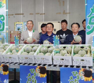 รายงานกิจกรรมของนายกเทศมนตรีเมืองโฮคุริว ยูทากะ: การเข้าร่วมการแข่งขันกอล์ฟ Superintendent of Education Cup Park ในวันอาทิตย์ที่ 18 มิถุนายน สนามเปิดการแข่งขันเบสบอลฮอกไกโด (Hokuryu Town Baseball Stadium) และการขนส่งแตงโมทานตะวันครั้งแรกของ JA