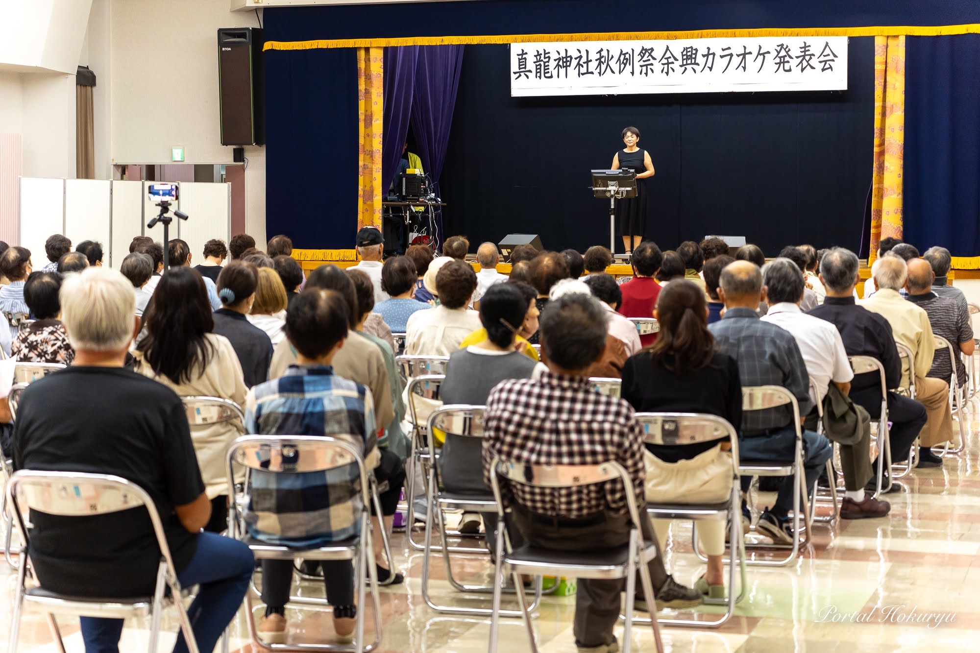 令和5年 真龍神社秋例祭 余興カラオケ発表会・１９名が自慢の「のど」をご披露！
