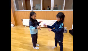 ムーンサルトでシンクロ ✨ 昨日は活動日でした！ 諸事情によりいつもと違う場所で活動でした【北竜けん玉クラブ】