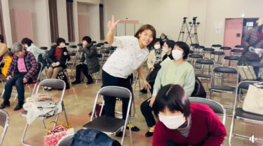 ワサワサ雪の中、フルメンバーフル装備で最後の合わせ。私は本番前日のこの雰囲気が大好き。明日きっと素晴らしい事が起こるワクワク感。みんなが同じ方向を向いている一体感【北竜町ひまわりコーラス】