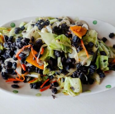 Hələ prototip mərhələsində olan və hələ satışda olmayan böyük Kurosengoku ətindən istifadə edərək qızardılmış tərəvəzlər hazırlamağa çalışdım. Hal-hazırda satışda olan ətdən xeyli böyük və təsir edicidir. [Kurosengoku Biznes Kooperativi, İdarəedici Direktor]