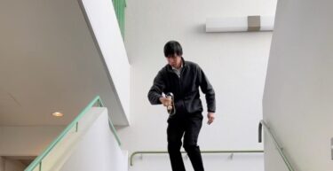 #けん玉クリスマス day14・秘竜のぼりけん：#けん玉ないない。秘竜のぼりけん の のぼりを意識しすぎて階段まで登った結果、けんを失敗する人のモノマネをしました（？）【北竜けん玉クラブ】