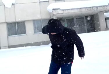 # Kendama วันคริสต์มาส23・Uguisu: ไม่ใช่ # Kendama หลังจากตีเค้กข้าวเหนียวกับเด็กๆ แล้ว ฉันก็เลียนแบบคนที่รีบวิ่งไปถ่ายรูปท่ามกลางหิมะที่ตกลงมา (?) [Hokuryu Kendama Club]