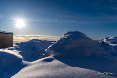 白と瑠璃色の風景