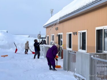 町の冬生活を守る町の除雪作業