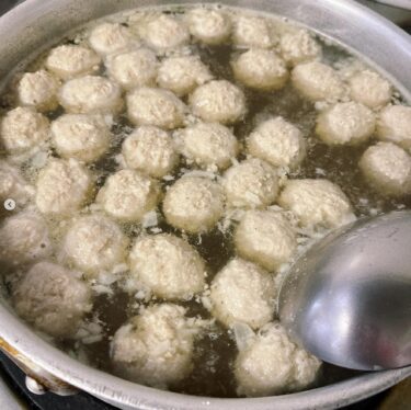 🌻 2月26日（月）本日の日替わりランチ：一人鍋・鶏団子鍋でした 🍲 温まってください ♪【お食事処向日葵】