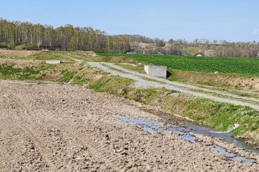 田んぼに水を引きます【（株）高田】