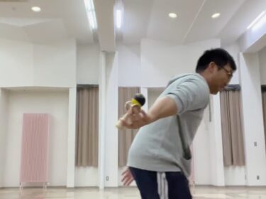 ダウンスパイクってカッコいいですよねー。ということで @toru.kt さんと @taiga_kendama_hokuryuu くんと ダウンスパイクリレーをしました 🤩【北竜けん玉クラブ】