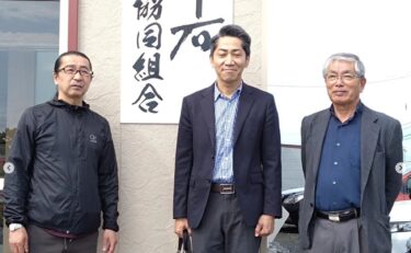 旭川の梅屋さんから、平井取締役専務が来所されました。黒千石きなことのコラボ、きなこシューの他にもたくさん美味しいスイーツがありますよ！【黒千石事業協同組合】