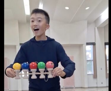 明日（7/9）は活動日です 🔥🔥 動画は先週、5連大皿に挑戦した子どもたちの様子 🤩 みんな上手だ〜 👍【北竜けん玉クラブ】