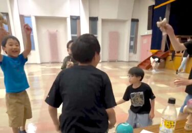 こうやって色んな町から来た子どもたちがけん玉を通して年齢関係なく交流できるって素晴らしいことですよね。 旭川市、沼田町、北竜町の交流【北竜けん玉クラブ】
