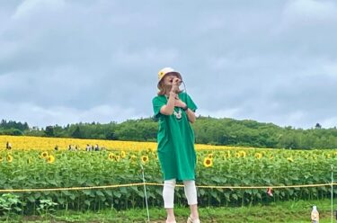 7月28日（日）シンガーソングライターの山本紗綺さんのライブが行われました！昨年に引き続きのご来町で、今年も素敵な歌声を披露してくださいました✨【北竜町ひまわり観光協会】