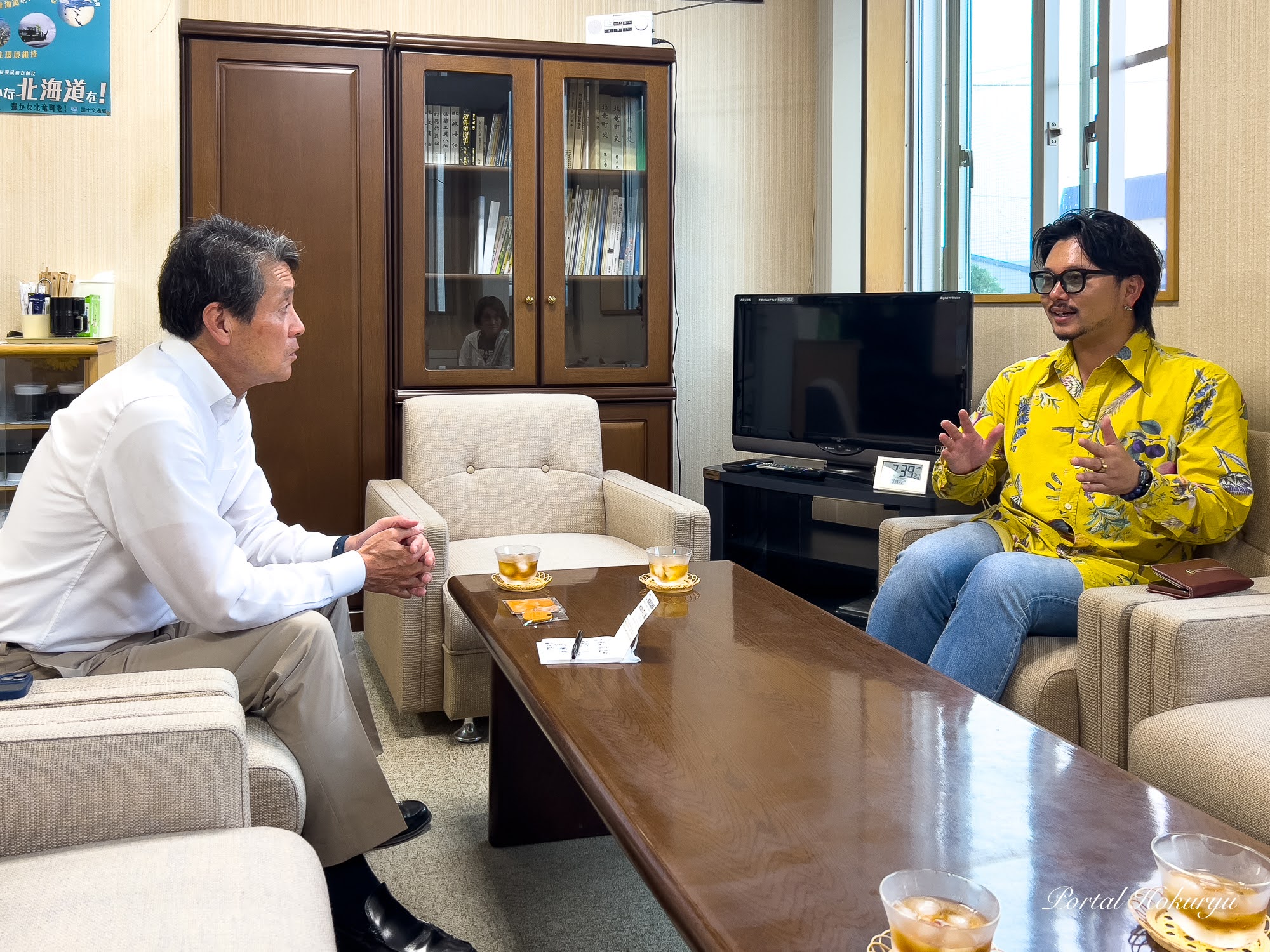 星野裕矢さん（シンガー・ソングライター）来町！佐々木康宏 町長と意見交換「歌で北竜町を盛り上げよう！」