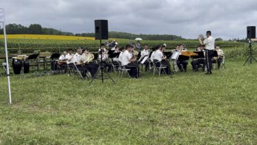 คอนเสิร์ตวงดนตรีที่ 2 ของกองกำลังป้องกันตนเองภาคพื้นดินญี่ปุ่น ปี 2024 กำลังจะเกิดขึ้น! (เทศกาลดอกทานตะวันเมืองโฮคุริว ครั้งที่ 38 หมู่บ้านดอกทานตะวันเมืองโฮคุริว ฮอกไกโด)