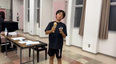 Một trong những thủ thuật của Giải đấu Kỷ niệm 3 năm - Đĩa đặt bằng tay - Ken: Tôi đã quyết định rất tốt. Trẻ em lớn lên nhanh chóng. Ngay cả khi bạn nói rằng bạn không thể làm được, một khi bạn học được các thủ thuật, bạn sẽ có thể làm được ngay lập tức [Câu lạc bộ Hokuryu Kendama]