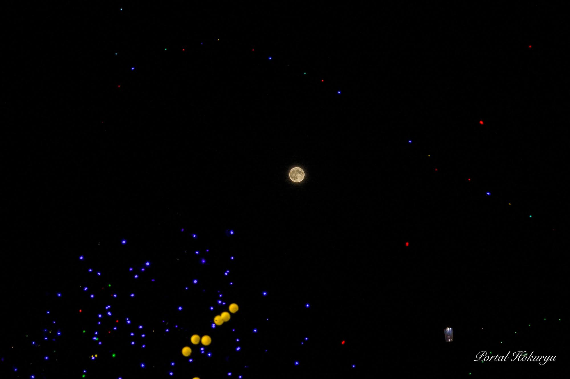 満月の光と幻想的なイルミネーションの光が共振する神聖なる瞬間！