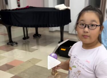 Mən indi trapesiya edə bilərəm! O, onlara dərhal bunu necə edəcəyini göstərdi və mən onlara Sukuikendən bəzi məsləhətlər verdikdən sonra ikisi bunu dərhal bacardı. Çox çalışan uşaqlar güclüdür [Hokuryu Kendama Club]