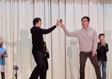 Video biểu diễn Lễ hội Văn hóa Người dân Thị trấn ③: Đĩa đựng bình ~ Đồng bộ hóa Ken với @toru.kt! [Câu lạc bộ Kendama Hokuryu]