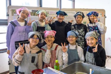 真竜小学校５年生「稲作体験・収穫祭」おにぎり ＆ お味噌汁作り・食べ物の大切さを実感！