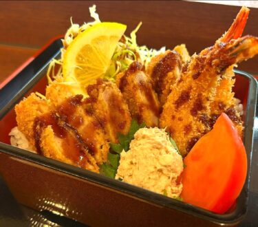 ☆12月の湯＆食パック☆ 12月は『 ヒレカツ・エビフライ丼(ツナマヨ・漬物・味噌汁付き)』 となっております！  温泉とお食事がセットで 1,200円と大変お得なパックです🥹【サンフラワーパーク北竜温泉】