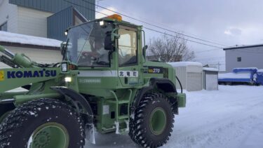 ปีนี้รถกวาดหิมะของเมืองก็ทำงานหนักอีกแล้ว! - -