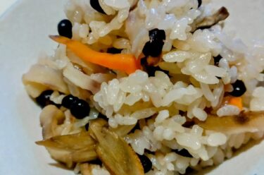 Saya mencoba membuat nasi berbumbu # dengan Don Kurosengoku #. Saya memasukkan Don dan sayuran kering, menambahkan mentsuyu, sake, dan cuka dalam jumlah yang tepat, lalu menyalakannya. Itu adalah percobaan pertama saya, tetapi sangat mudah dan saya sangat merekomendasikannya. [Direktur Pelaksana Asosiasi Koperasi Bisnis Kurosengoku]