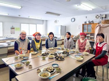レディーススクールクッキング教室「そばずし・皮から作る！水ギョーザスープ・こまツナサラダ・豆乳プリン：黒千石きな粉をトッピング」開催！