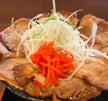 ขอแนะนำแพ็คน้ำร้อนและอาหารประจำเดือนกุมภาพันธ์ 🌟 "ชามหมู 🐷" (มาพร้อมซุปมิโซะ สลัด และแตงดอง)! เทศกาลเนื้อสุดอิ่มใจ! [สวนดอกทานตะวันโฮคุริวออนเซ็น]