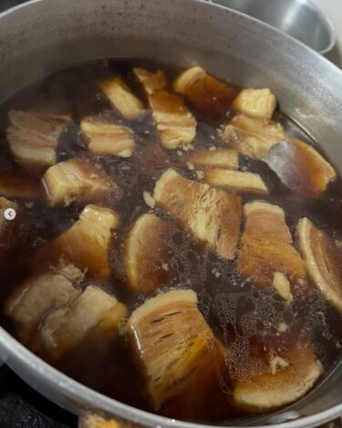 🌻 26 Mart (Çərşənbə) Bugünkü nahar: Qızardılmış donuz əti soya sousu ramen! [Himawari Restoranı]