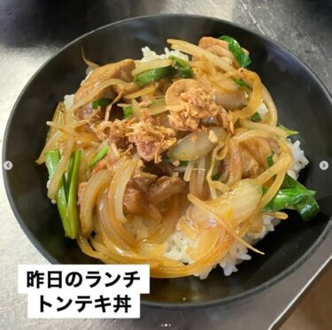 🌻 4 เมษายน (ศุกร์) อาหารกลางวันประจำวันนี้: Tonteki-don ♪ [ร้านอาหาร Himawari]